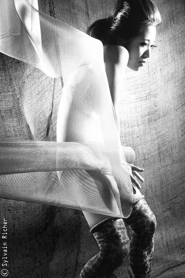 Diane Touzin, danseuse, photographiée par Sylvain Richer. Coiffure, maquillage et scénographie par Sylvain Richer.