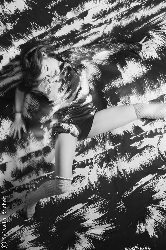 Haiwen, danseuse, photographiée par Sylvain Richer. Scénographie Sylvain Richer.